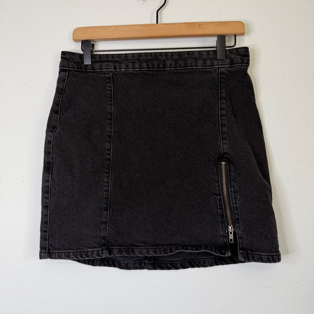 Free People We the Free - Black Wash Denim Mini Skirt Zipper Detail Sz 8